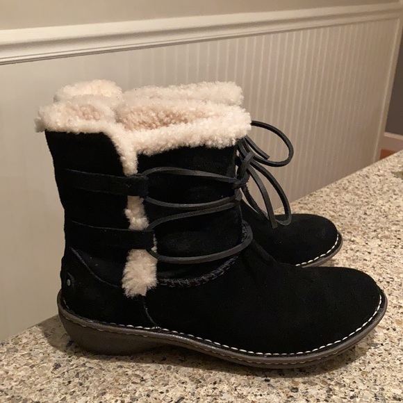 Ugg Shoes | Size 8 Ugg Caspia | Color: Black | Size: 8 | Lululemon2015's Closet